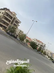  1 لمن يرغب بالسكن أو الاستثمار شقة مع روف فاخرة تشطيب ديلوكس في اجمل مناطق الجبيهة للبيع بسعر مميز
