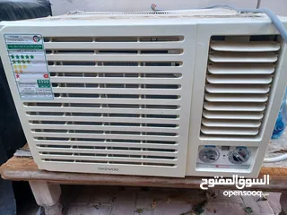  2 good condition window air conditioner