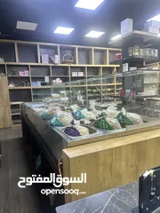  5 محمص كامل للبيع.كل ما يلزم المحمص من علب وزجاج وماكينه قوه ومحمص وجره هيليوم ثلاجات مكيف كامل