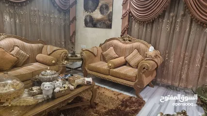  7 طقم كنب وطقم طاولات وسط وطقم طاولات سيرفس و برادي للبيع بسعر مغري جميع الاثاث تفصيل لا يوجد اي كسر