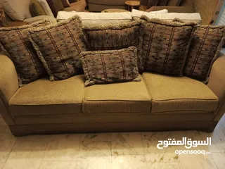  6 طقمين كنب ايطالي من محلات ميزو 6مقاعد ثلاثيه وثنائيه ومفردة واحده وكنب امريكي ثلاثيه وثنائيه للبيع