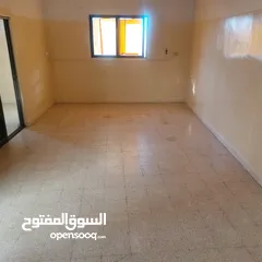  4 عماره مكونه من ثلاث شقق للايجار الزرقاء ............................................................