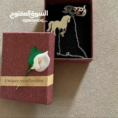  2 بروشات اطفال مطليه ذهب بالاسم نحت حسب الطلب