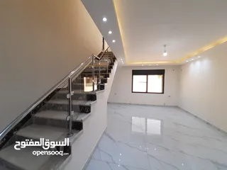  18 شقة مساحة 185متر مع روف (دوبليكس) وتراس باطلاله مميزة في شفا بدران للبيع من المالك