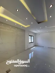  8 شقة طابق أخير 122م للبيع في البنيات – إطلالة مميزة وتشطيب راقٍ – قرب جامعة البتراء