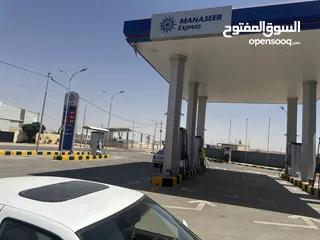  5 محلات للإيجار داخل محطة محروقات منطقة حيوية طريق ال 100 رجم الشامي منطقة متعطشة للخدمات
