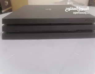  4 بليستيشن 4 برو Playstation 4 Pro مستعمل بحالة الوكالة غير معدل لا يوجد اي عطل مع يدة اصليه وحقيه حمل