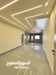  20 شقة فاخره طابق اخير مع روف بمساحة 205م للبيع في اربد مجمع عمان الجديد مقابل صالة مسايا