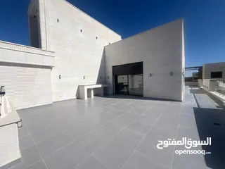  9 فرصة مميزة  أرضي مع حديقة وكراج – مساحات داخلية وخارجية واسعة.