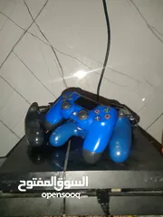  1 بلايستيشن 4 للبيع مع 3 ايادي ولعبة دث انورد 2 وجميع إسلاكه ب 800 شيكل في الخليل