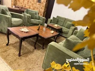  1 طقم كنب modern كوالتي عالي جداً  بالإضافة إلى (طقم طاولات 3 قطع) خشب زان  خشب سويد صلد  ، أسف