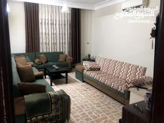  5 منزل مستقل في الهاشمي الشمالي مساحة الارض 500 متر شارع نعيم بن عبد الله  امتداد شارع فيلادلفيا