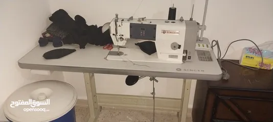  4 ماكينة خياطة سنجر بحالة الوكالة