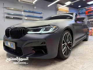  2 BMW M550 2022