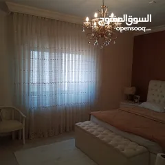  14 شقة للبيع  في قرية النخيل / شارع المطار  الشقة مميزة ونظيفة جدا