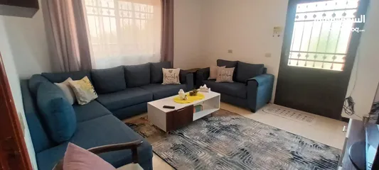  3 كنب كورنر مع طاولة نص مع طاولة شاشة كلهم طقم كامل