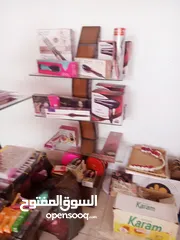  2 اغراض اكسسورات وتجميل وكهربائيه سشوار ومليكان وستاند