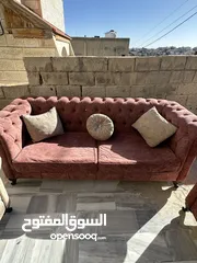  2 طقم كنب 7 مقاعد بحالة جيدة جدا وقابل للتفاوض