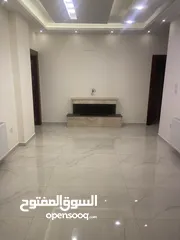  9 شقه في البنيات للبيع