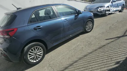  1 سياره اصل شركه ومعها كفاله3 سنوات