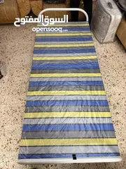  1 سرير حديد ابيض قابل للطى