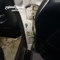  16 مرسيدس لفe200 مع رقم مميز للبيع (رقم الهاتف داخل الاعلان)