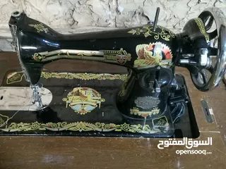  2 ماكنه خياطه تحفه اثريه قديمه عمرها اكثر من 60 سنة