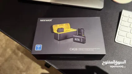  1 The brand is NEEWER and the model is CM28 Microphone