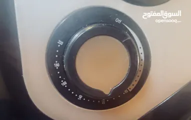  4 مقلاة هوائية بلاك اند ديكر للبدل مع ثلاجة مكتب صغيرة