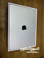  2 للبيع macbook air موديل2022بحالة ممتازة كالجديد مع كرتونه