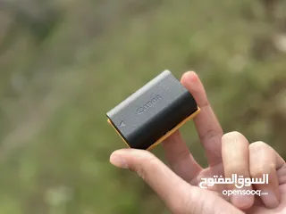  4 للبيع علبه الكاميرا 80D و عدسة 2