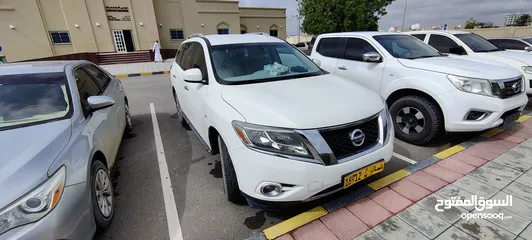  4 Nissan Pathfinder