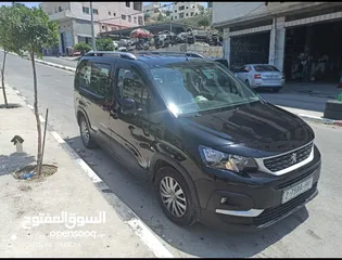  4 بيجو ريفتر لون اسود للبيع
