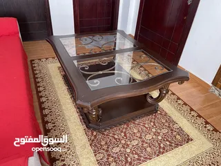 5 طاولة وسطية وطاولتين جانبيات، طقم حفر فاخر وثقيل مع زخرفة حديد وسطح زجاجي