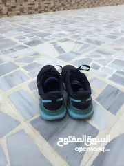  4 حذاء رياضي اسود مرتب مريح بالغاية