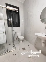  8 شقة جديده مع ساحه غير مفروش للايجار في سردا