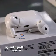  17 النسخة الأمريكى سيريال على العلبة ونفس السيرل محفور على البوكس و كل فردة من السماعاتAirpods pro2 USA