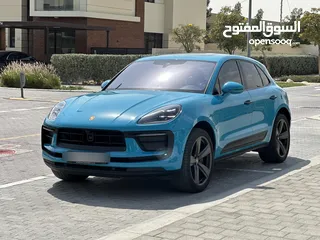  1 Porsche Macan