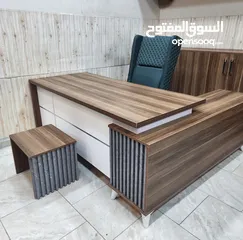  1 مكتب مدير مع جانبية ادراج وطاولة عرض مميز من لامينيت للأثاث المكتبي توصيل مجاني داخل عمان