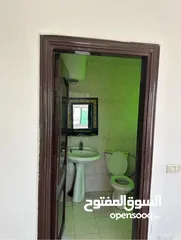  7 شقة فارغة للايجار في شارع الجامعة 240
