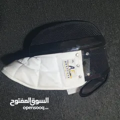  5 خوذة مبارزة بحالة ممتازة