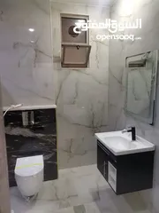  28 شقه 205م طابق ارضي مدخل خاص وكراج خاص وساحه للبيع على شارع البترا شرق اربد مول قراند وكازيه الرجوب