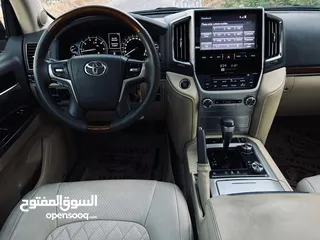 28 تويوتا لاند كروزر 2016 VXR