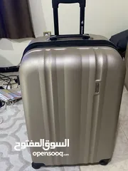  1 حقيبة سفر مستعملة