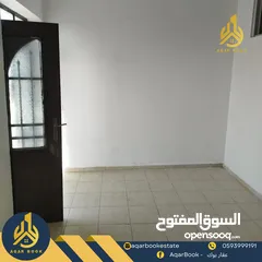  2 شقتة غير مفروشة في بيزيت بموقع ممتاز جدا