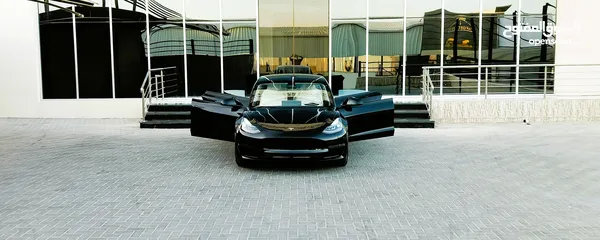  3 تيسلا 2023 model 3 فحص كامل اوتوسكور لون اسود ملوكي داخلي ابيض بحالة الوكالة بسعر لقطة ومحروووق