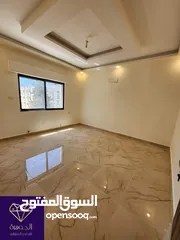  28 طابق اخير مع روف دوبلكس فاخر لم يسكن لقطه وبسعر مغري جداااا في اجمل مناطق الجاردنز قرب شارع المدينة