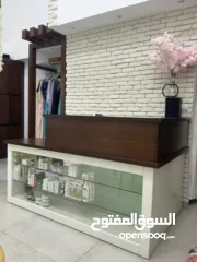  3 مكتب رسبشن مع خزانة دفات مرايا جانبية بحالة ممتازة