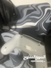  1 سوني 4 للبيع مع سماعه وجهاز وكل وشريطين السوني له 4 شهور عندي ومعاه كل الاسلاك مالته والكرتون معاه