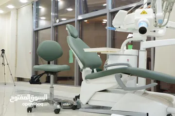  1 غرفه مجهزه في عياده أسنان للإيجار وتصلح للبشره او الجلديه